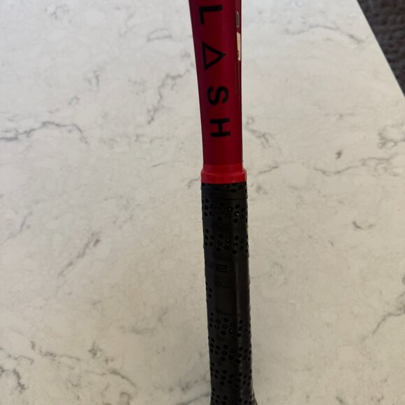 WILSON CLASH 108 V2 Grip 4 1/8 NEWLY STRUNG AND NEW GRIP EXCELLENT CONDITION - Picture 10 of 16